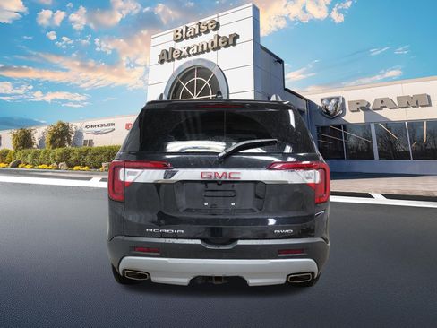 Used 2023 GMC Acadia SLT w/ Technology Package AWD/4WD image 4