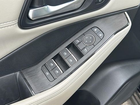 Used 2025 Nissan Rogue SL w/ Tech Package FWD image 18