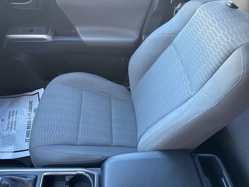 Used 2017 Toyota Tacoma SR5 AWD/4WD image 20