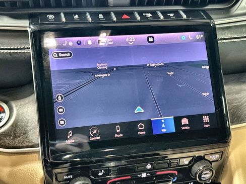 Used 2024 Jeep Grand Cherokee L Limited w/ Black Appearance Package image 21