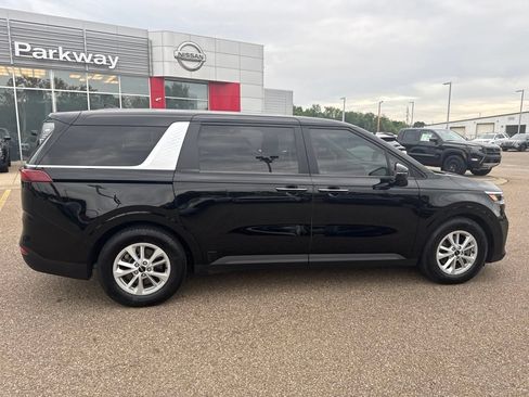 Used 2022 Kia Carnival LX FWD image 7