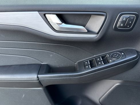 Used 2024 Ford Escape SE w/ PHEV Premium Package image 11