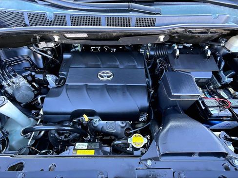 Used 2014 Toyota Sienna XLE image 31