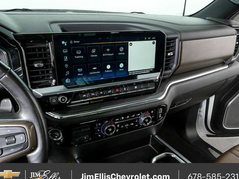 Used 2023 Chevrolet Silverado 1500 High Country w/ High Country Premium Package AWD/4WD image 13