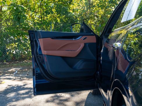 Used 2022 Maserati Levante GT image 16