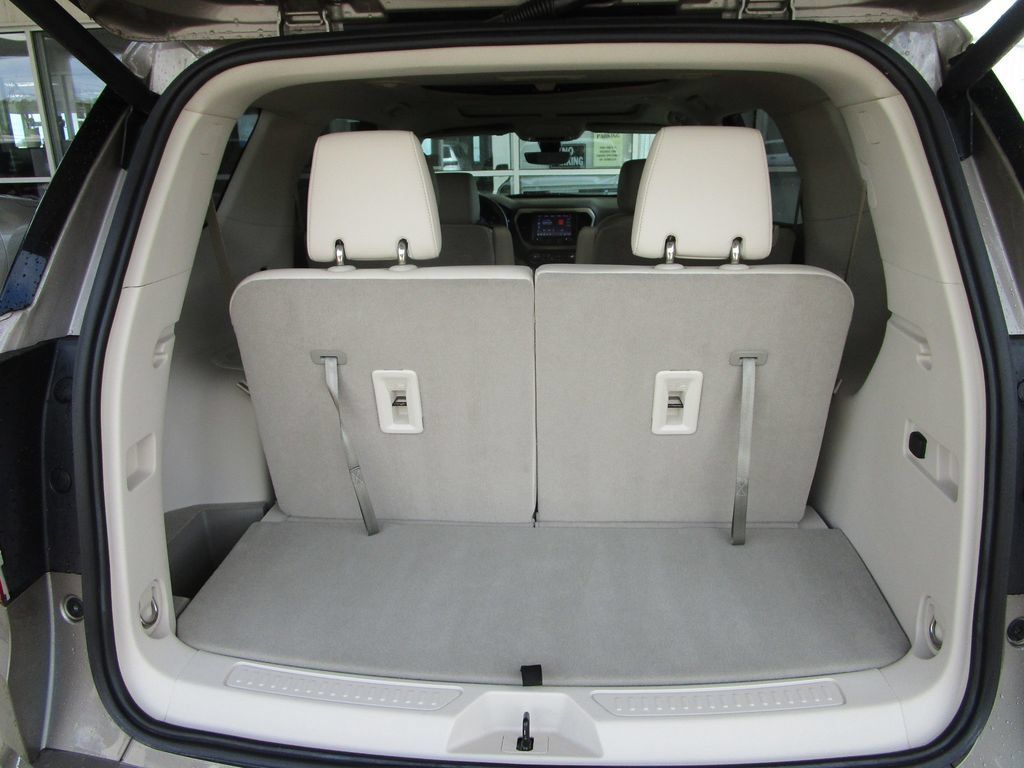 Used 2023 GMC Acadia Denali w/ Denali Ultimate Package FWD image 16