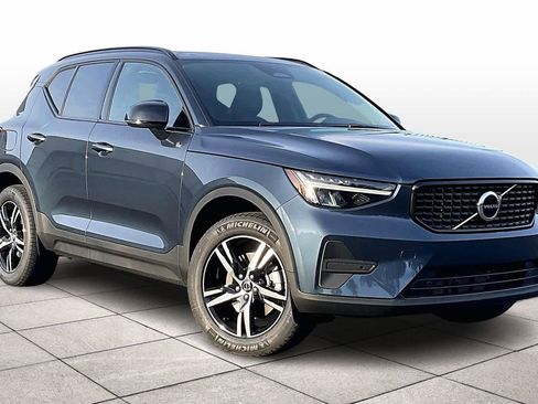 New 2026 Volvo XC40 B4 Core w/ Climate Package image 2