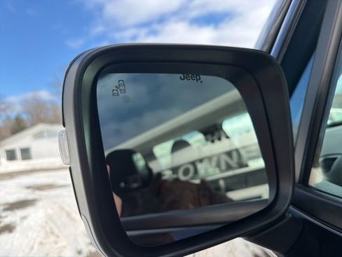 Used 2023 Jeep Renegade Trailhawk image 12