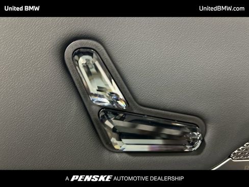 New 2026 BMW 750e xDrive w/ Premium Package image 12