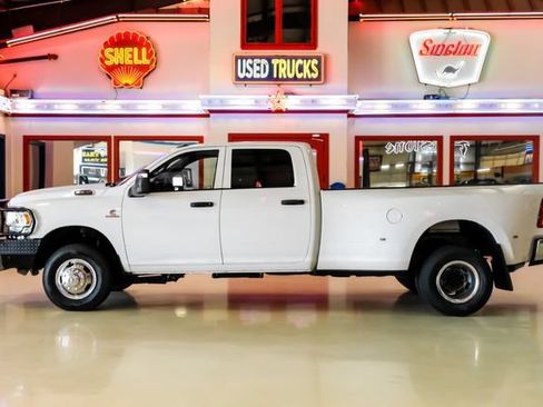 Used 2024 RAM 3500 Tradesman w/ Chrome Appearance Group AWD/4WD image 13