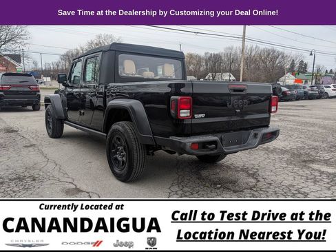 Used 2022 Jeep Gladiator Sport AWD/4WD image 9