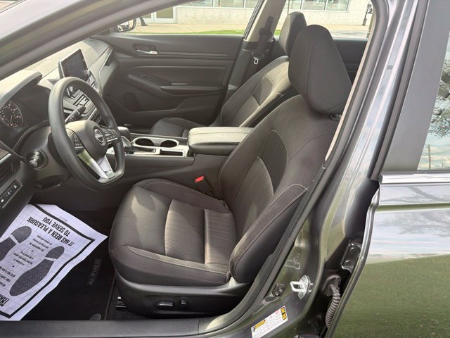 Used 2024 Nissan Altima 2.5 SV FWD image 9