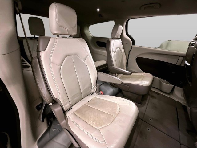 Used 2019 Chrysler Pacifica Touring-L Plus w/ Tire & Wheel Group FWD image 27