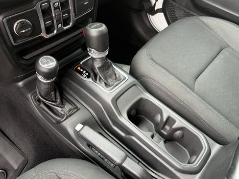 Used 2021 Jeep Gladiator Sport AWD/4WD image 23