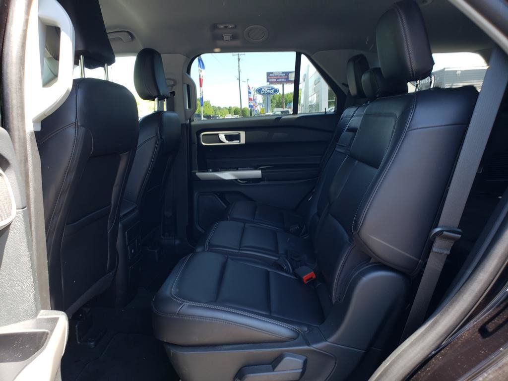 Used 2023 Ford Explorer XLT w/ Equipment Group 202A AWD/4WD image 11