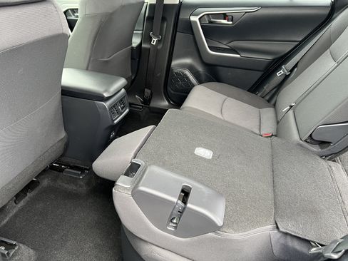 Used 2025 Toyota RAV4 XLE AWD/4WD image 16
