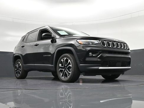 Used 2023 Jeep Compass Limited AWD/4WD image 33