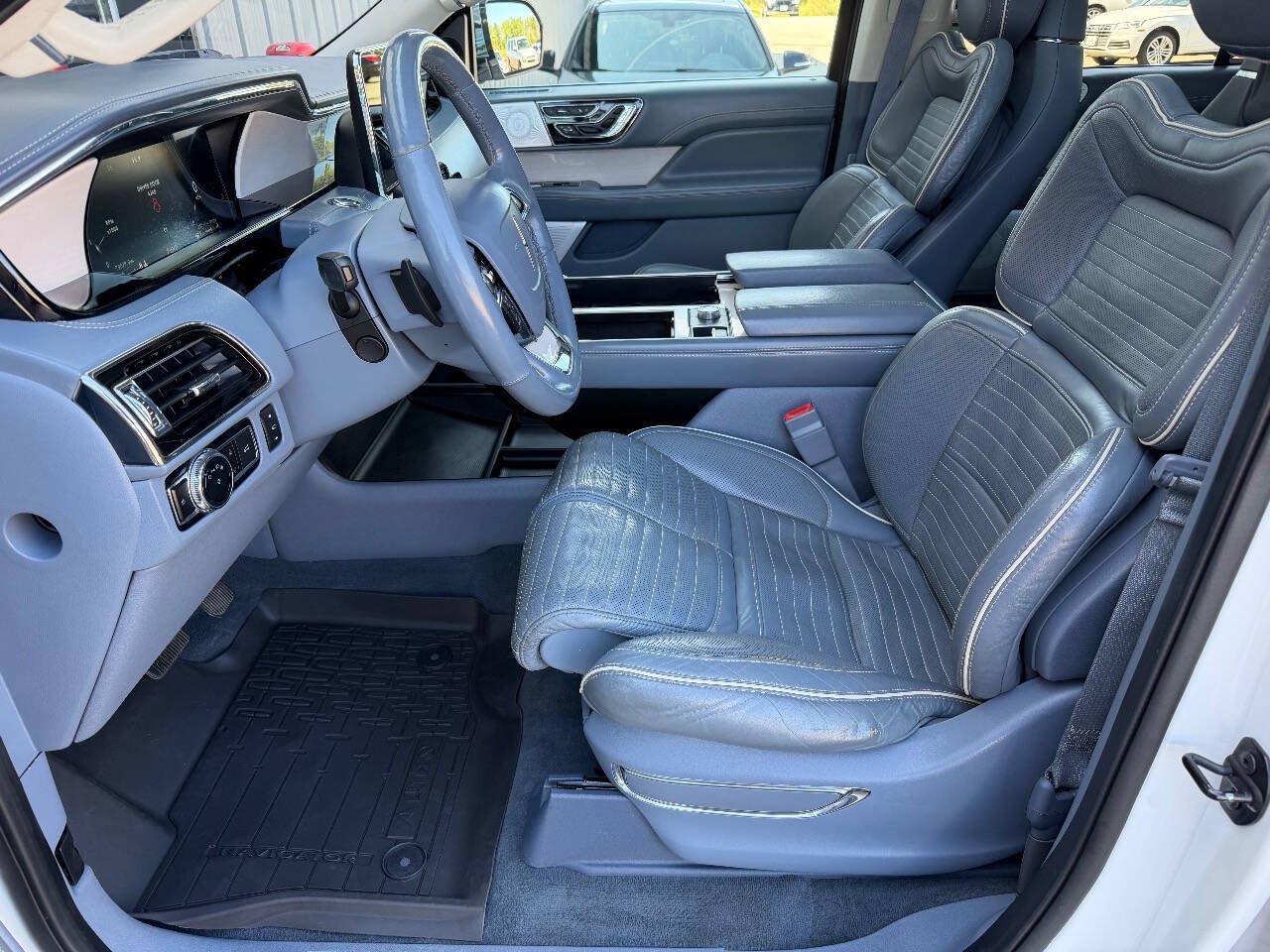 Used 2020 Lincoln Navigator Black Label w/ Cargo Convenience Package AWD/4WD image 14
