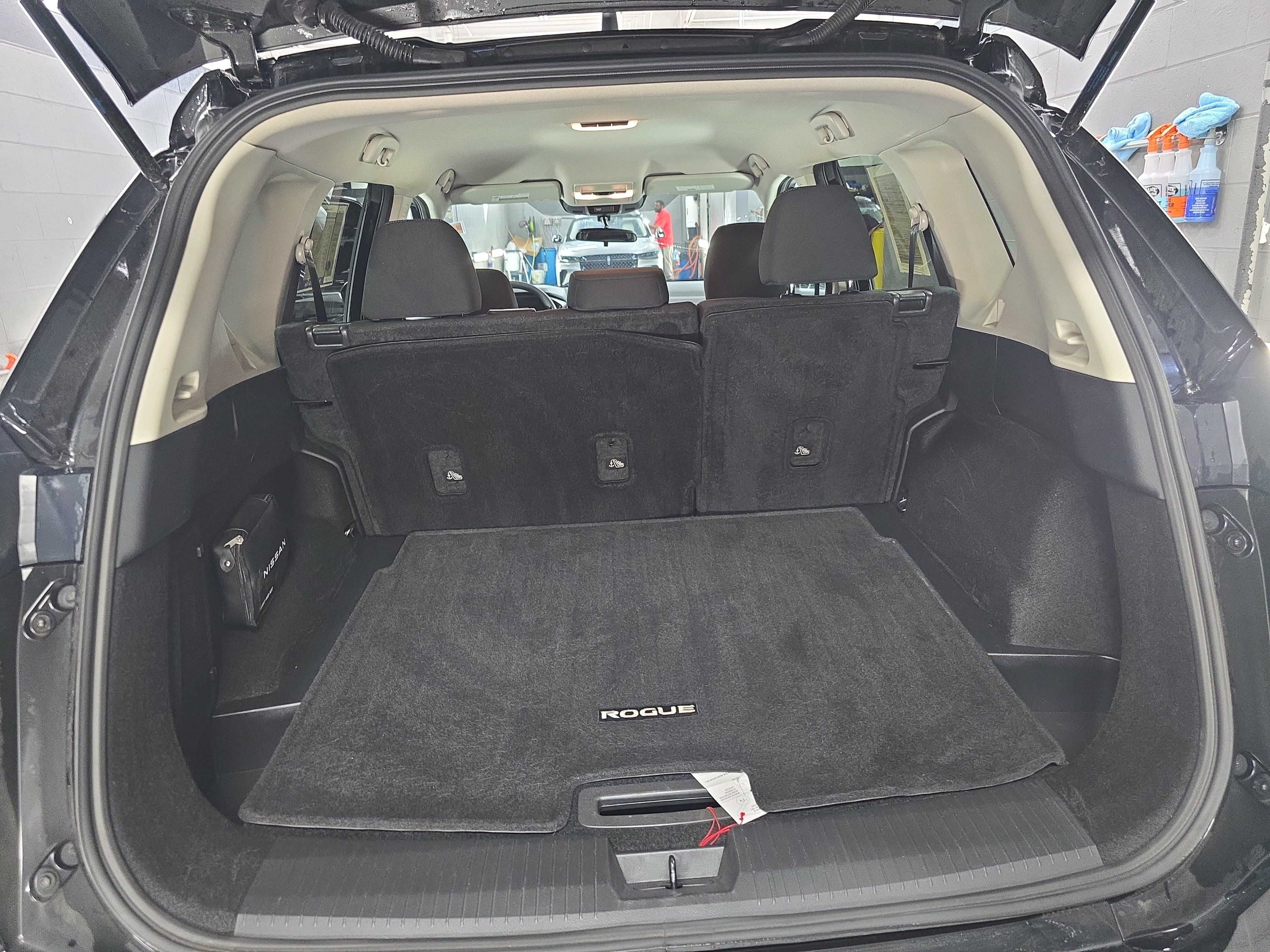 Used 2025 Nissan Rogue S AWD/4WD image 12