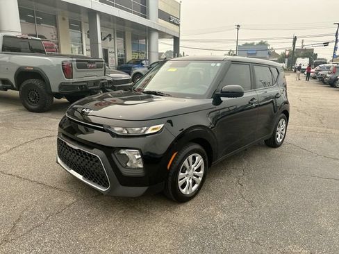 Certified 2022 Kia Soul LX FWD image 11