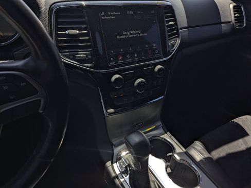 Used 2020 Jeep Grand Cherokee Altitude RWD image 10