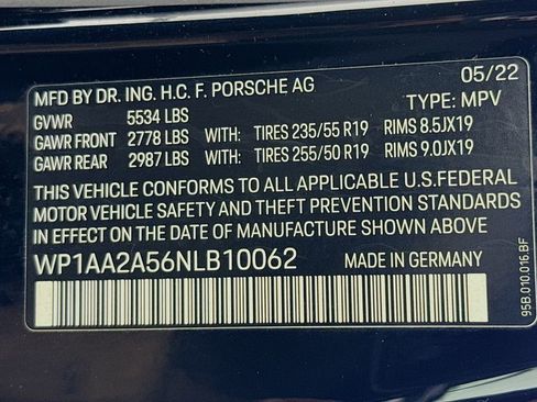 Certified 2022 Porsche Macan AWD/4WD image 34