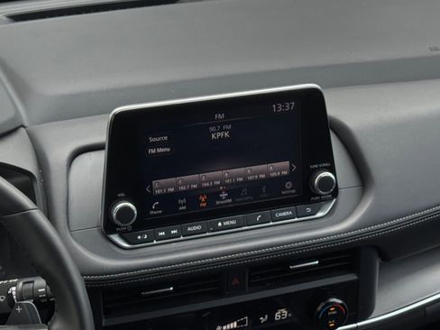 Used 2025 Nissan Rogue SV image 17