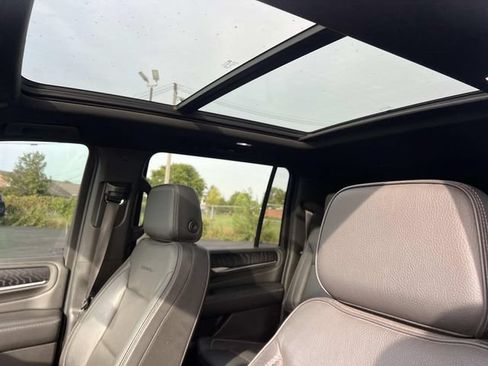 Used 2022 GMC Yukon XL Denali AWD/4WD image 21