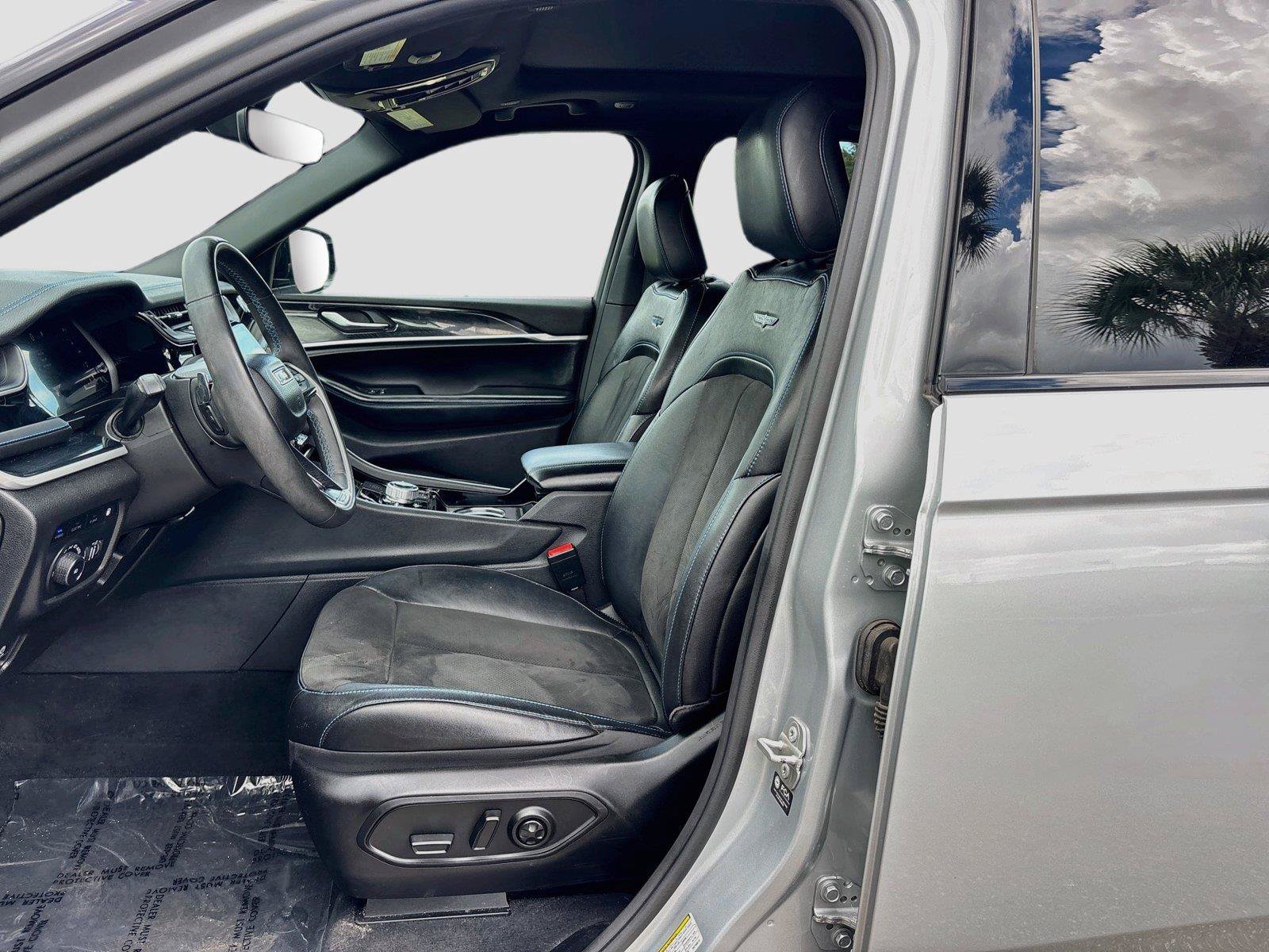 Used 2023 Jeep Grand Cherokee Trailhawk AWD/4WD image 22