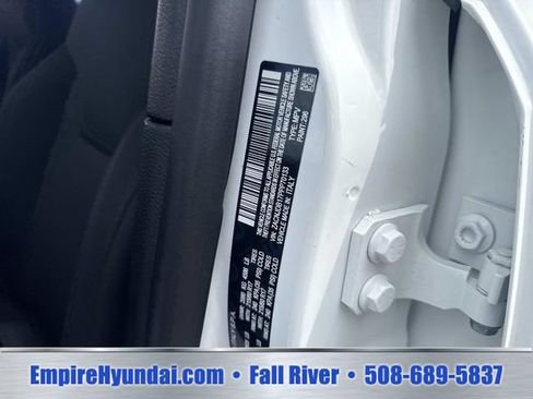 Used 2023 Jeep Renegade Latitude AWD/4WD image 19