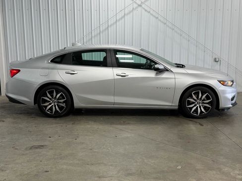 Used 2017 Chevrolet Malibu Limited LTZ w/ Leather Package FWD image 2