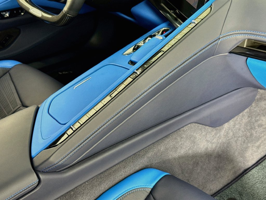 Used 2025 Chevrolet Corvette Z06 w/ Stealth Interior Trim Package RWD image 18