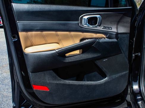 Used 2024 Kia Sorento SX Prestige w/ Olive Brown Leather Package image 8