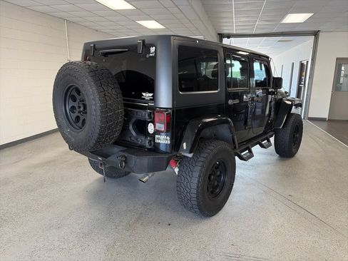 Used 2013 Jeep Wrangler Unlimited Sahara w/ Dual Top Group AWD/4WD image 3