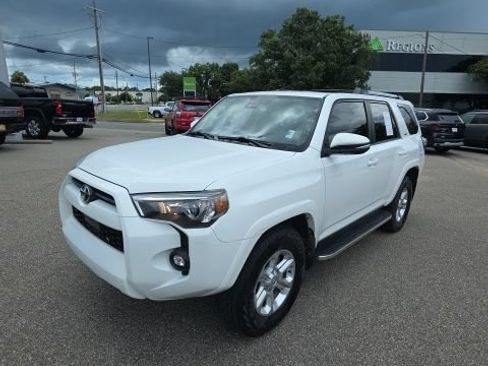 Used 2023 Toyota 4Runner SR5 Premium w/ Moonroof Package RWD image 4