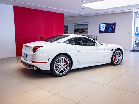 Used 2016 Ferrari California T RWD image 34