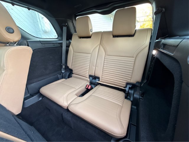 Used 2024 Land Rover Discovery Dynamic SE AWD/4WD image 39