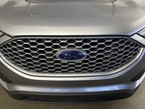 Used 2023 Ford Edge SE image 25