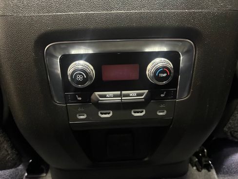 Used 2023 GMC Yukon Denali Ultimate AWD/4WD image 29