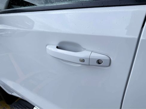 Used 2022 Chevrolet Silverado 1500 LT image 10