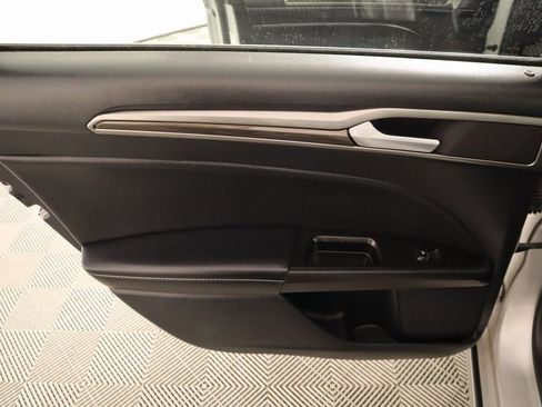 Used 2019 Ford Fusion SEL image 17