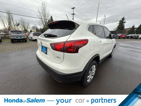 Used 2018 Nissan Rogue Sport S image 6