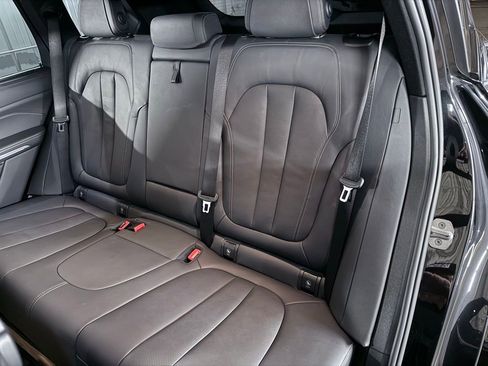 Used 2021 BMW X5 xDrive40i w/ M Sport Package image 26