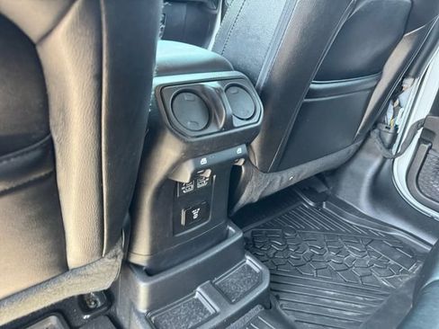 Used 2022 Jeep Wrangler Unlimited Sahara AWD/4WD image 12