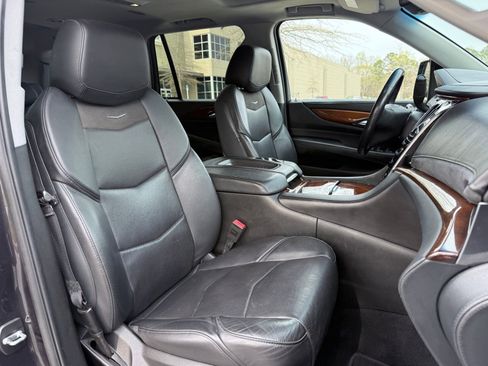 Used 2018 Cadillac Escalade Luxury image 37