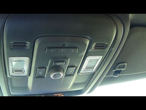 Used 2022 Chevrolet Suburban Premier image 28