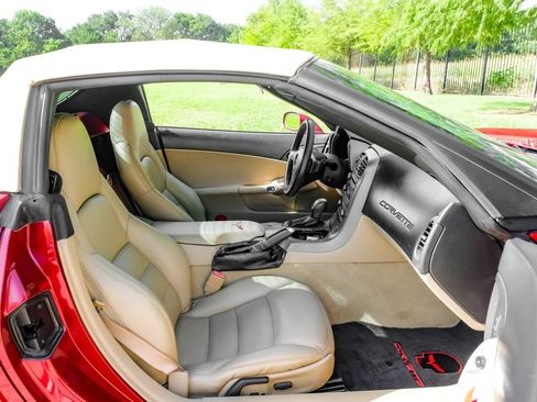 Used 2007 Chevrolet Corvette Convertible w/ Preferred Equipment Group RWD image 31
