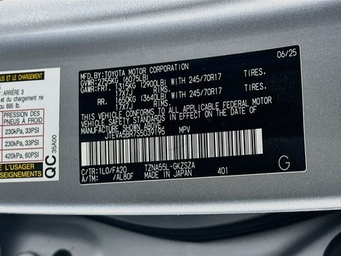 Used 2025 Toyota 4Runner SR5 AWD/4WD image 12