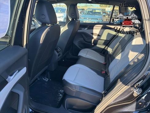 New 2025 Volkswagen Tiguan SE R-Line image 18