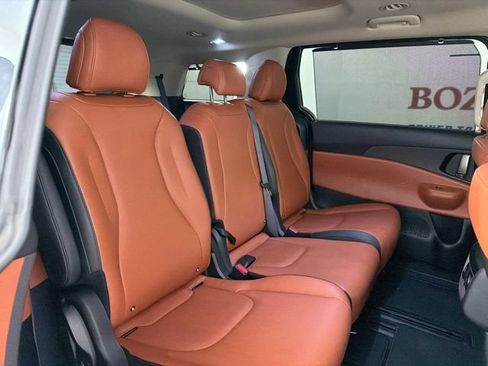 Used 2026 Kia Carnival SX FWD image 18
